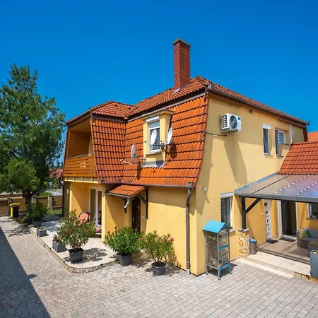 Meluis Balatonkeresztúr